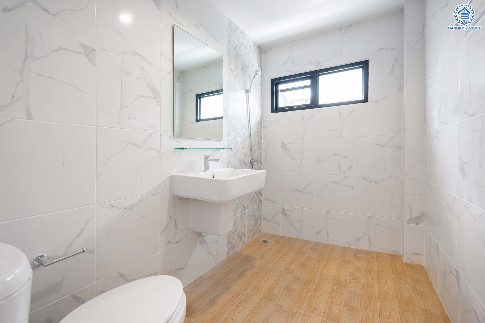 บ้านมือสองตกแต่งใหม่ ม.บ้านสวน5 กลางเมือง พิบูลย์สงคราม บ้านแฝด 3 ชั้น หลังมุม เนื้อที่ 39.4 ตร.ว. ฟังก์ชัน 4 ห้องนอน 3 ห้องน้ำ จอดรถได้ 2 คัน ราคาคุ้มสุดในย่านนี้! บนสุดยอดทำเล! เชื่อมถนนพิบูลย์สงคราม, วงศ์สว่าง, นครอินทร์ และติวานนท์ ใกล้จุดขึ้นทางด่วนศรีรัช-วงแหวนรอบนอก และรถไฟฟ้า "สถานีแยกติวานนท์"